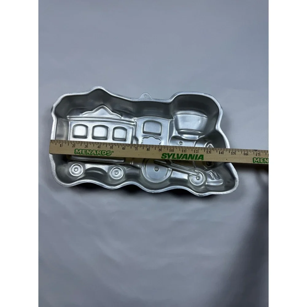Wilton Vintage 1990 Locomotive Train Aluminum Cake‎ Pan 2105-6500 Silver